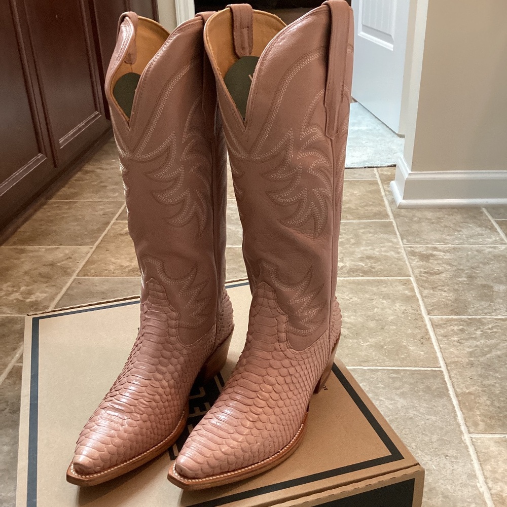 Tecovas The Annie Dusty Rose Python size 8